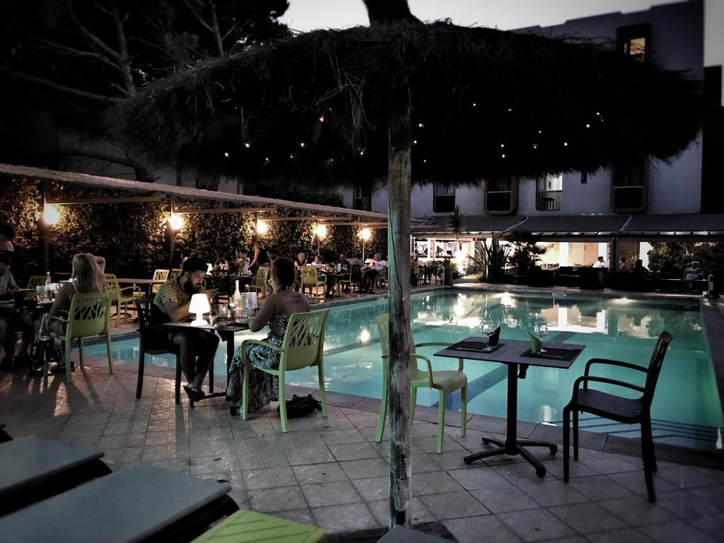 Hotel Aquarius Canet-en-Roussillon Exterior foto
